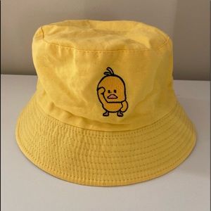 Reversible duck bucket hat